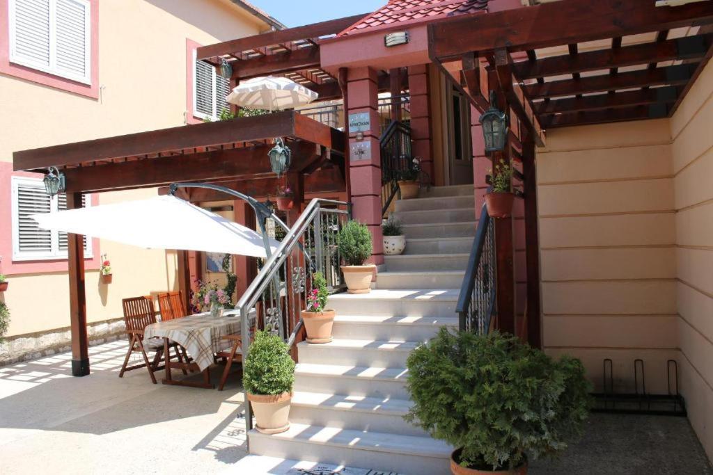 Apartments Dragovic Nikšić エクステリア 写真